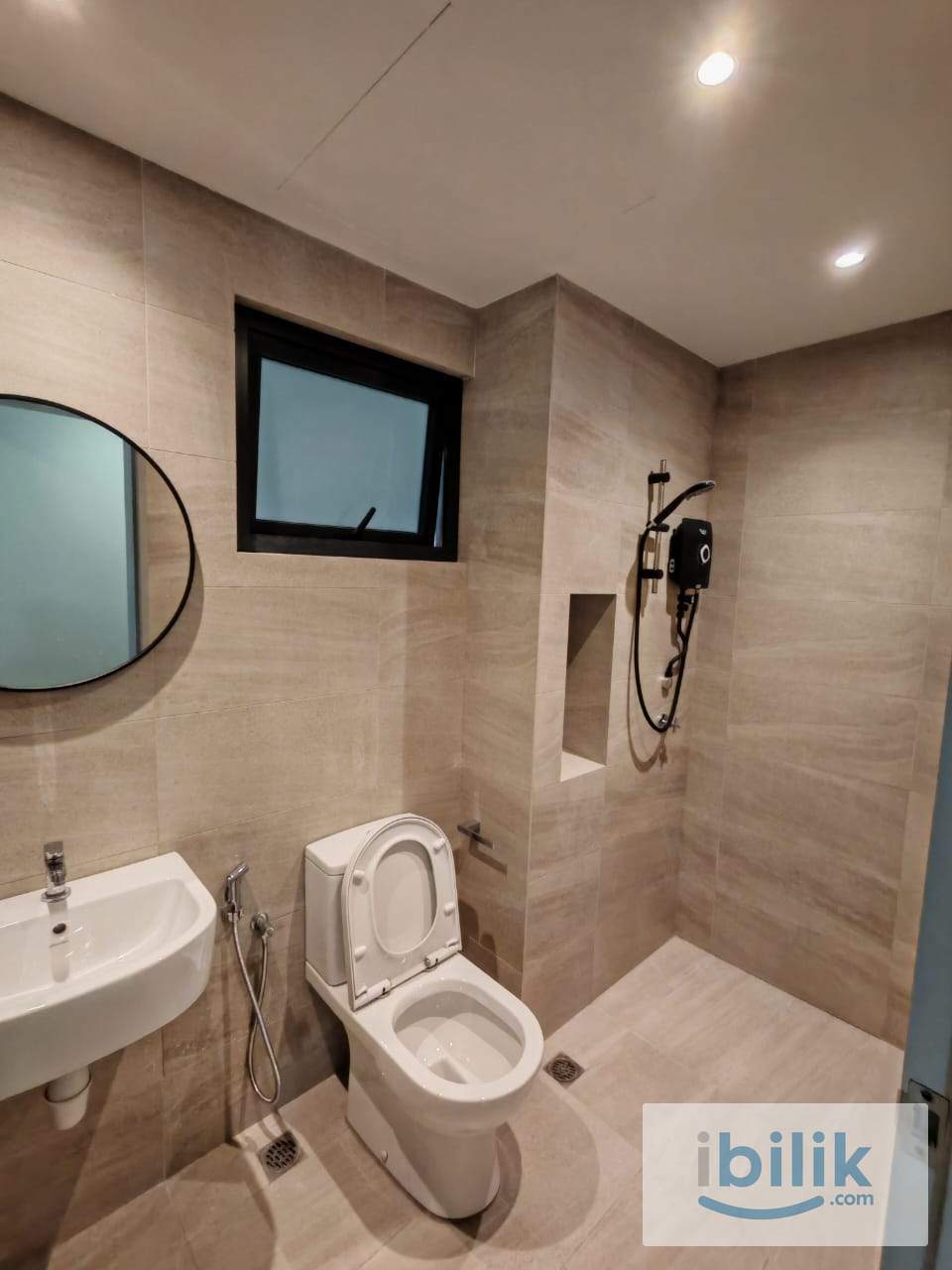 Queen Bed Room Skyline For Rent LRT Pudu Walking RM 1100 only with Free wifi - Image 3