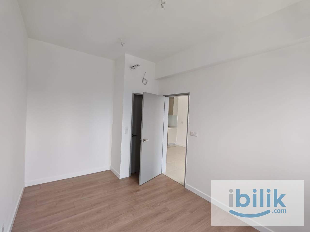 Lrt Pudu Skyline Kl 1 room for rent Partial Furnish RM 1900 only - Image 6
