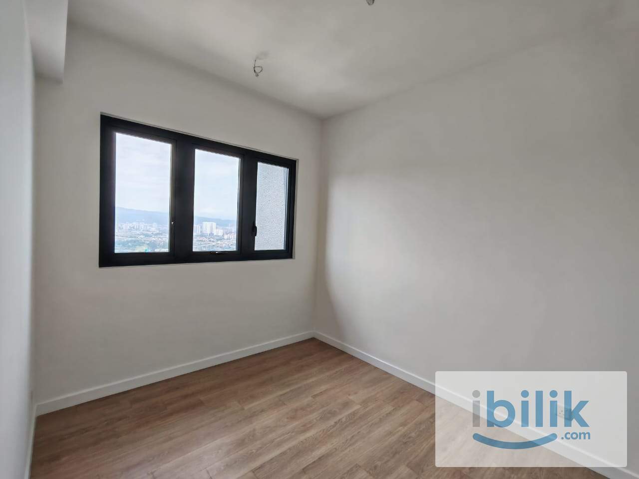 Lrt Pudu Skyline Kl 1 room for rent Partial Furnish RM 1900 only - Image 5