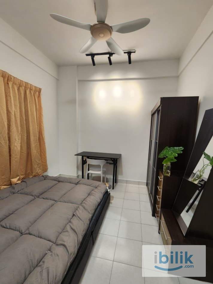 Middle Room at Park View Tower, Butterworth - Image 4