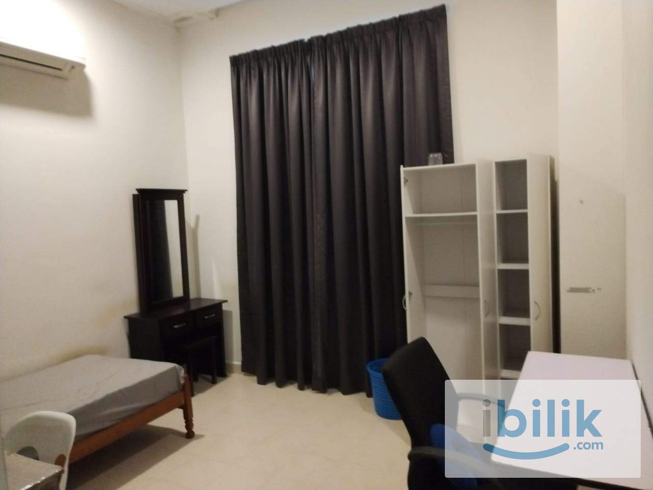 Private room with attached toilet in prime residential area - Image 1