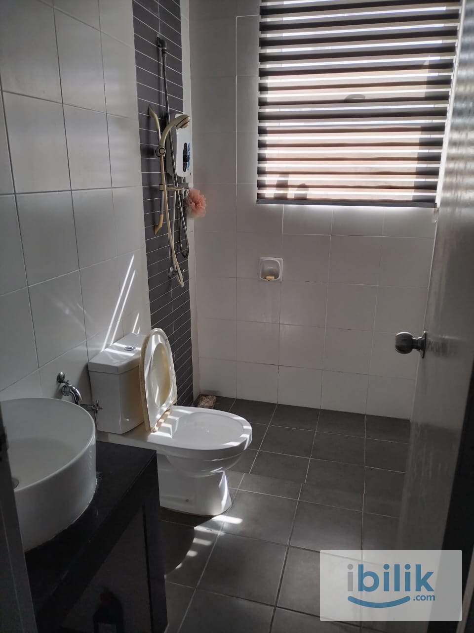Private room with attached toilet in prime residential area - Image 2