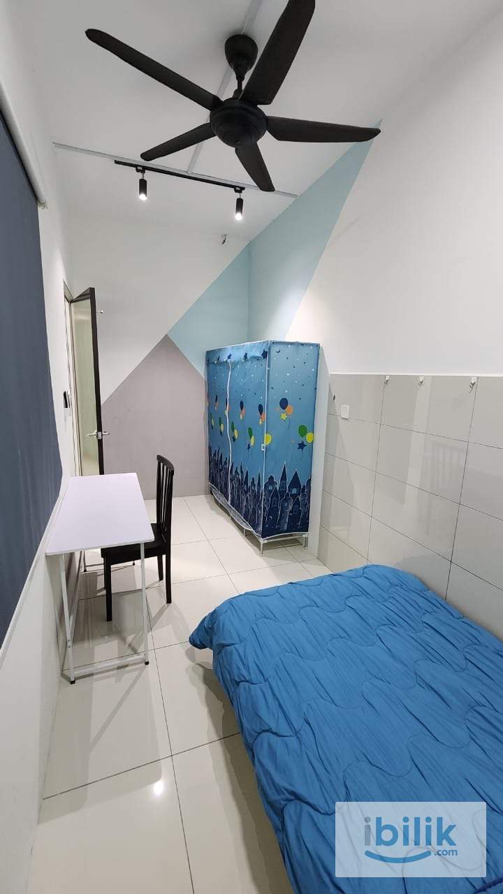 Small room with internal window at The Havre - Image 2