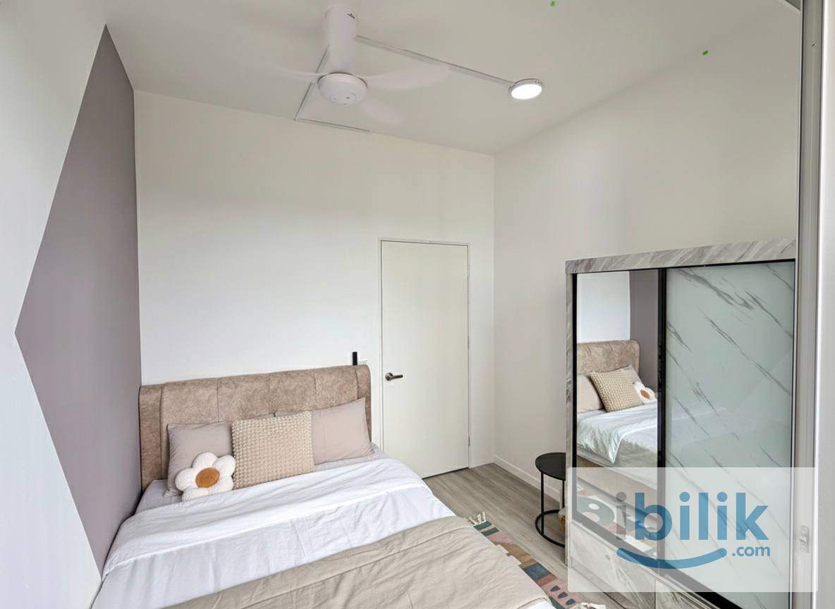 Super Cozy female uint medium for rent lakefront resident near cycberjaya 15 min to ioi putrajaya  - Image 3