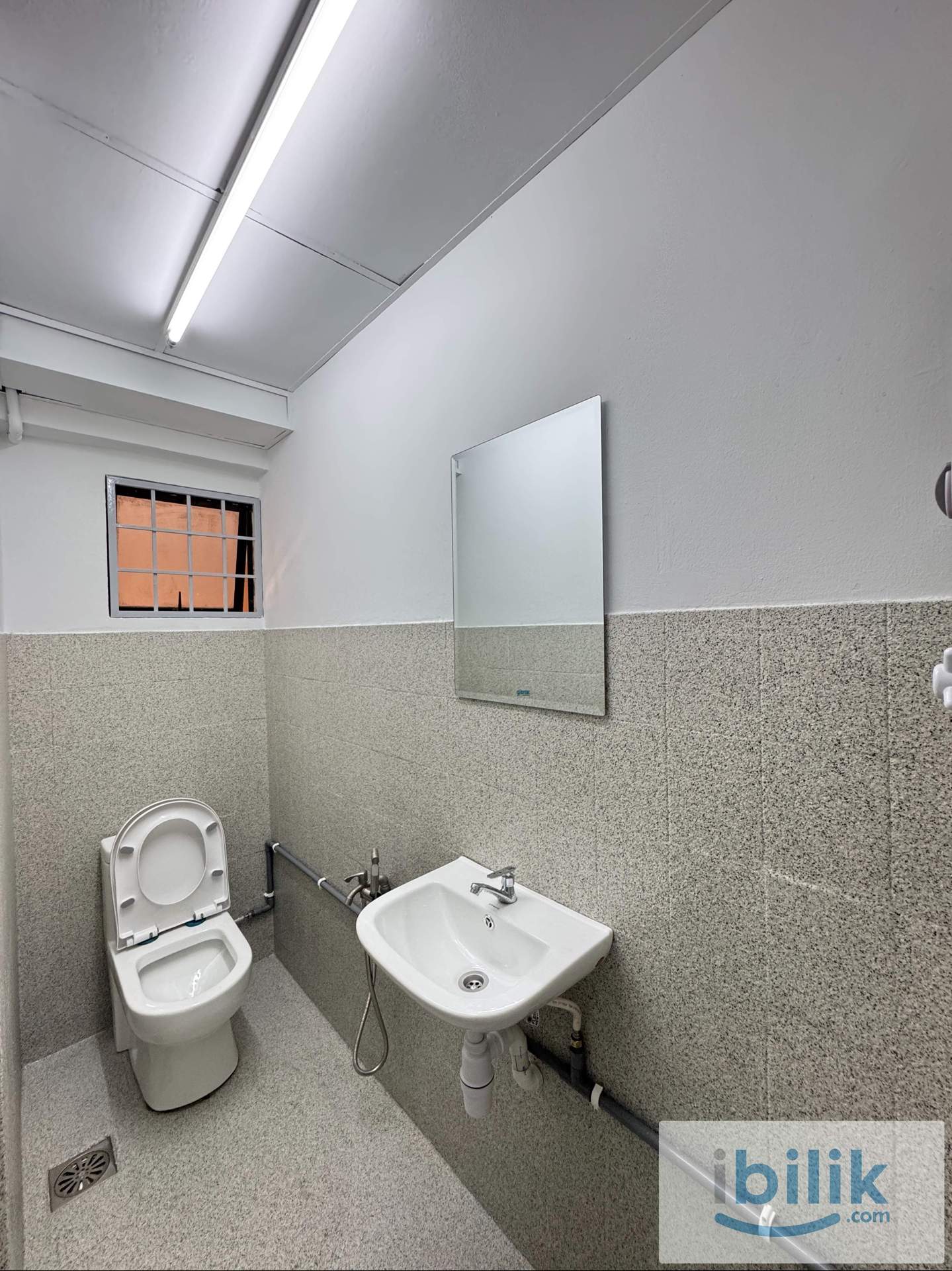 Medium Room Newly Refurnisihed Unit,Clean and Tidy - Image 3