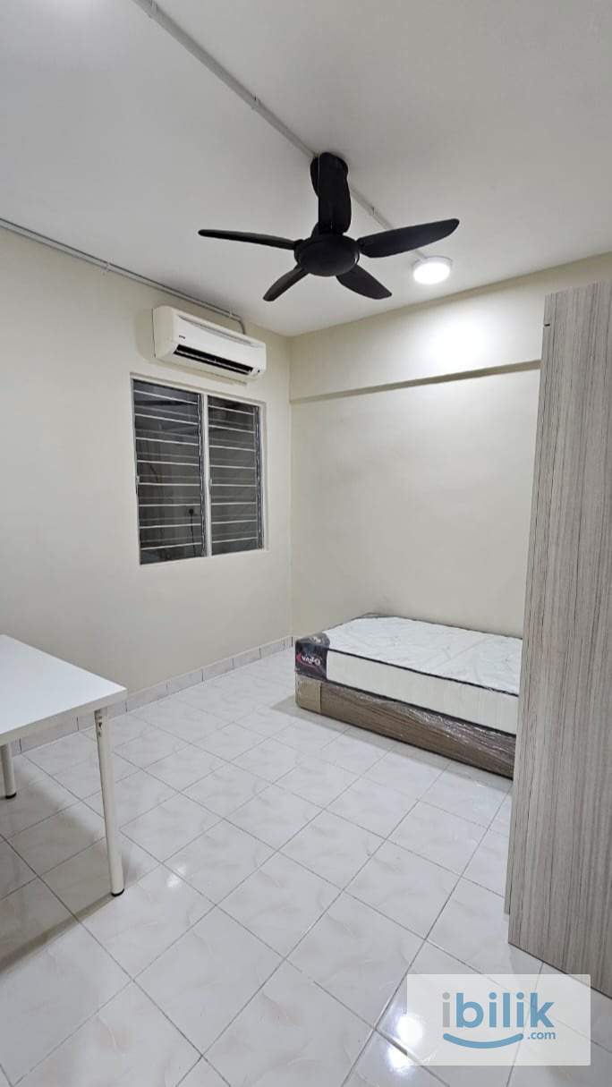 Middle Room at Lestari Apartment, Bandar Sri Permaisuri - Image 5