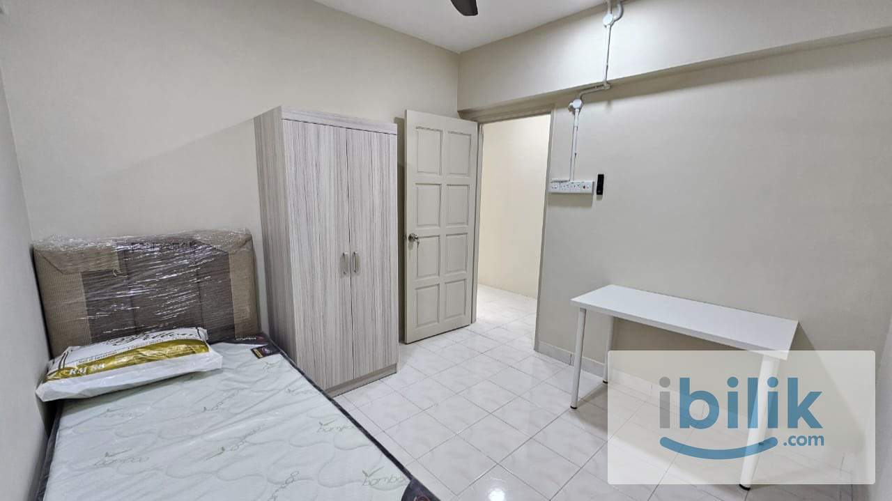 Middle Room at Lestari Apartment, Bandar Sri Permaisuri - Image 1