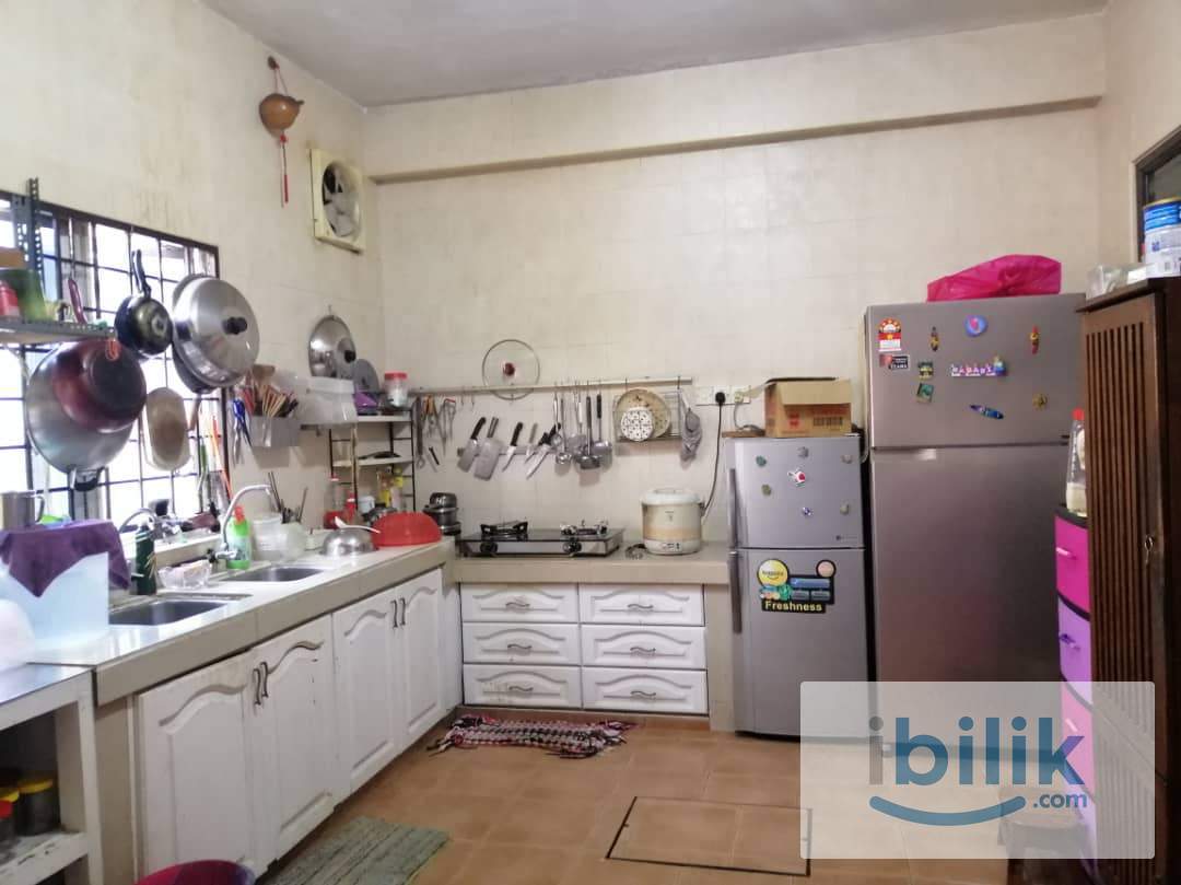 Middle Room - Image 5