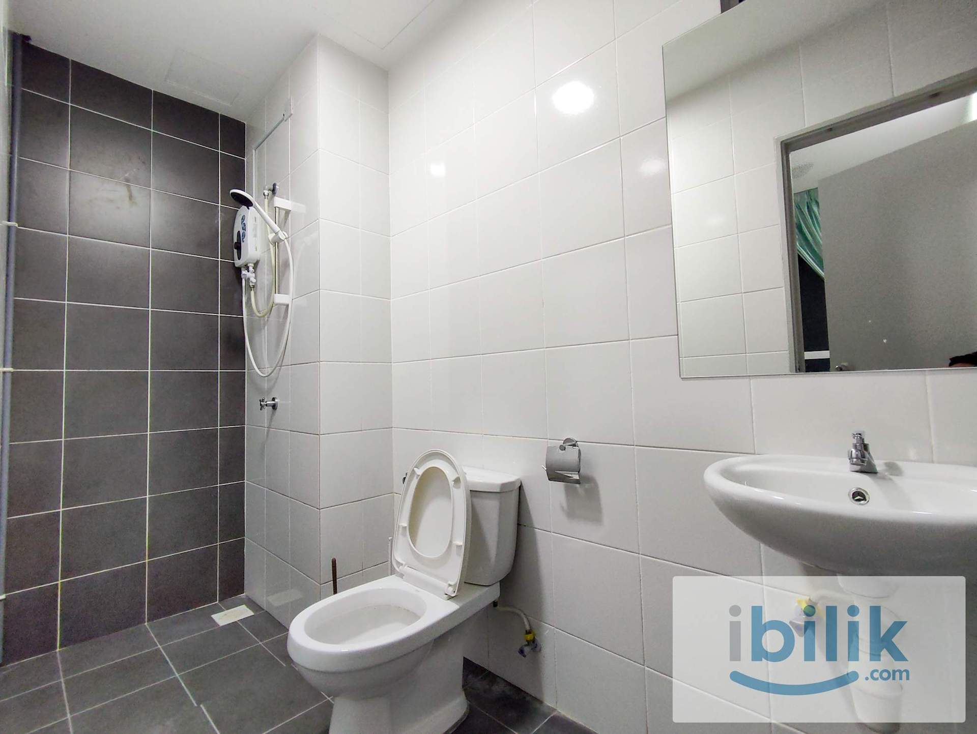 (C2912) RD 👩🏼 All Female & Muslim Only Master Room A TWO SINGLE BED at The Zizz, Damansara Damai - Image 3