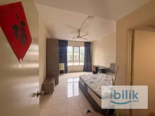 Putra Marine - Big Master Room with own attached toilet - Image 2