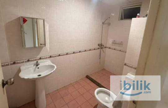 Putra Marine - Big Master Room with own attached toilet - Image 3