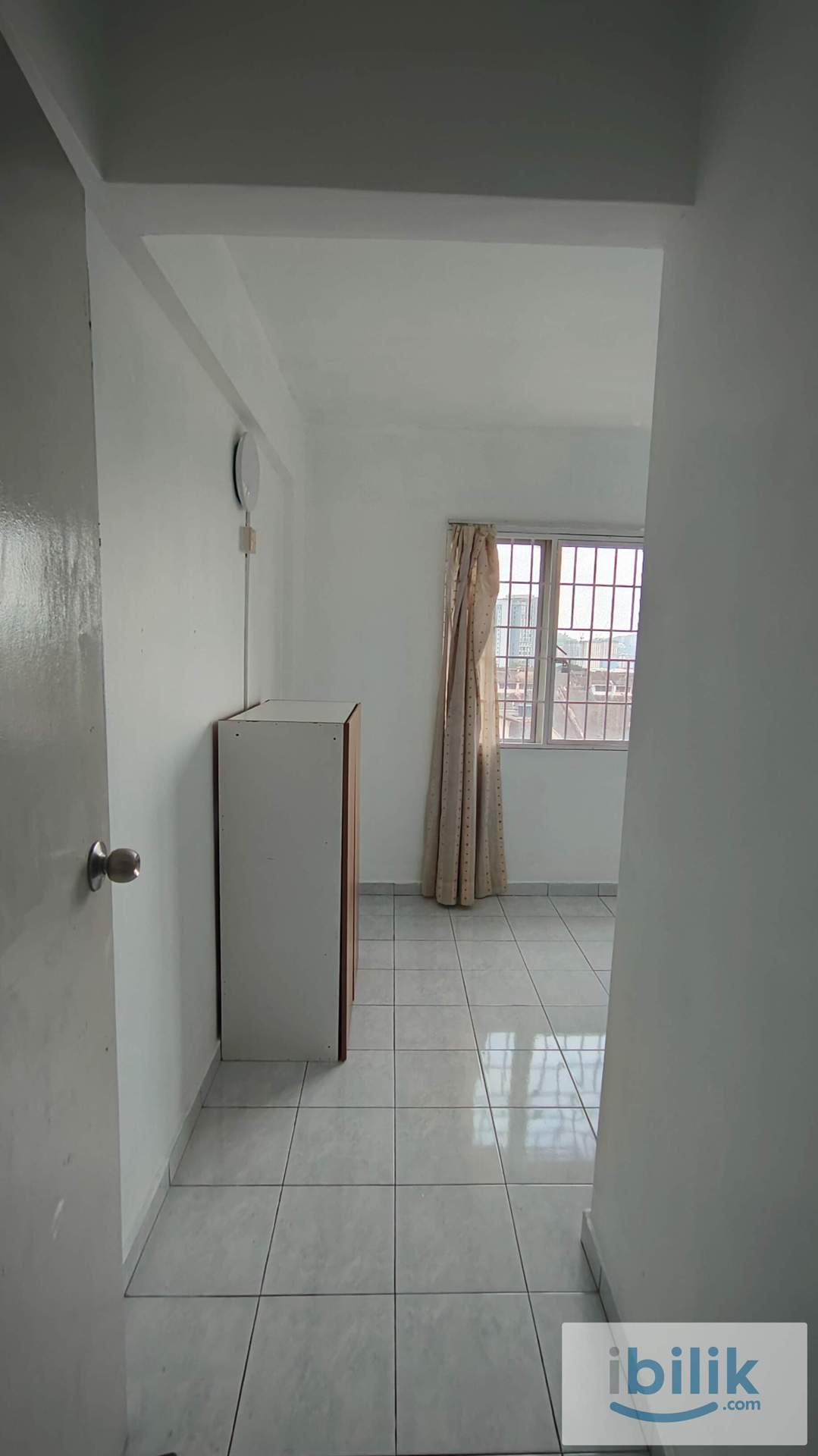 Medium Room - Image 4