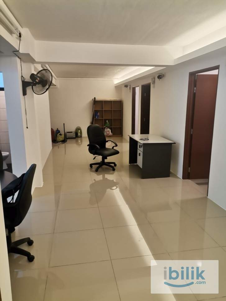 Master Room at Pandan Cahaya, Pandan - Image 4