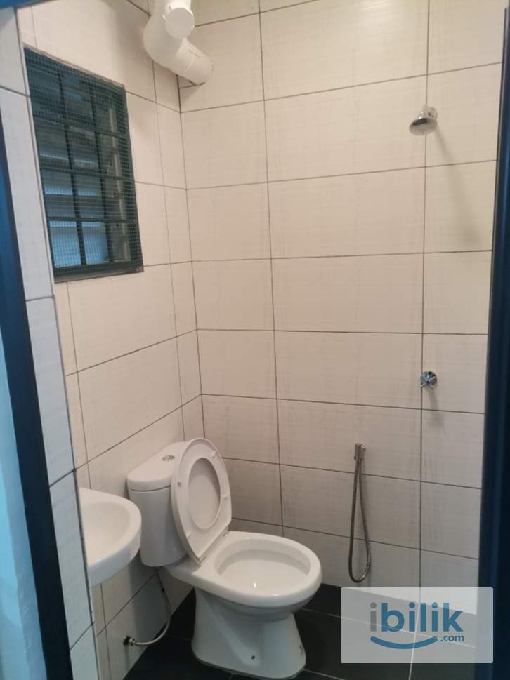 Master Room at Pandan Cahaya, Pandan - Image 6