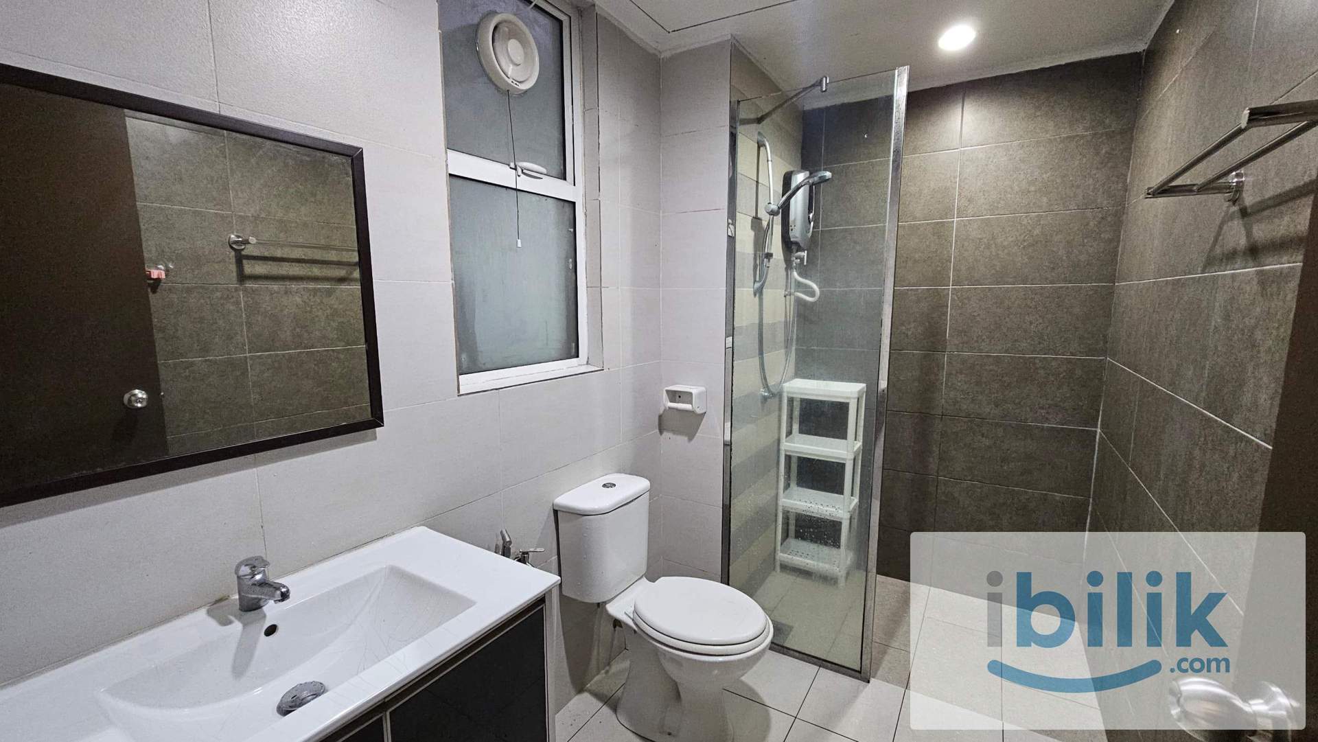 PREMIUM PRIVATE ROOM FOR MEN @ MENARA U  - Image 8