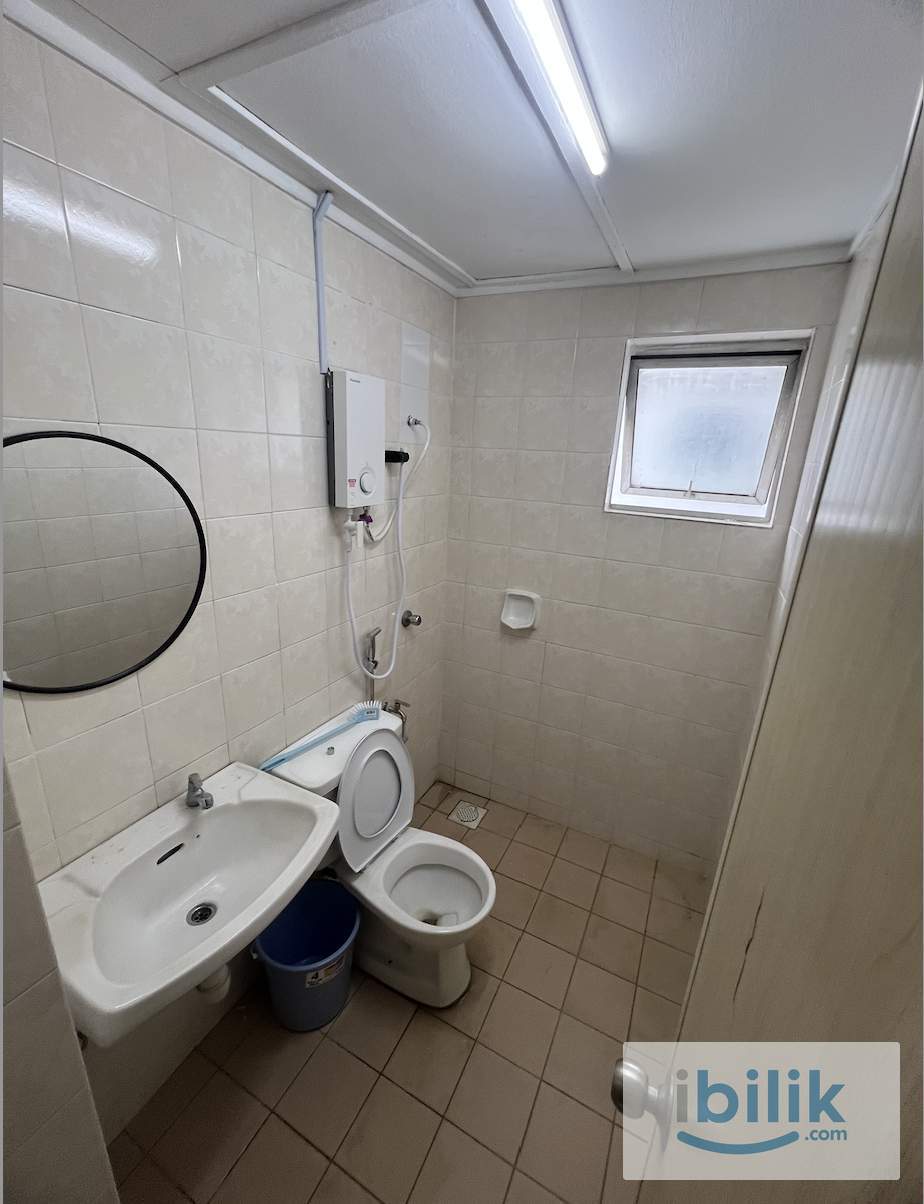 Room - Image 4