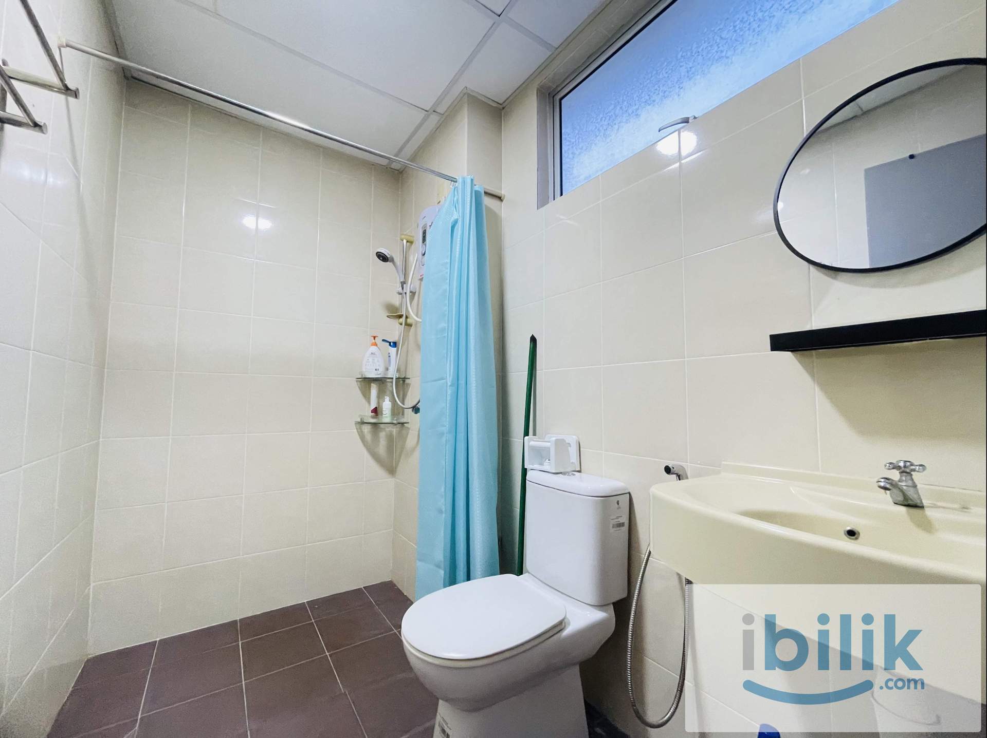 SETAPAK Master Room w/ private bathroom - Image 5