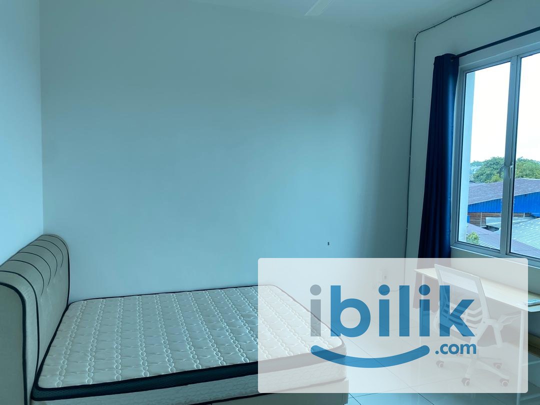 Medium Bedroom - Image 6