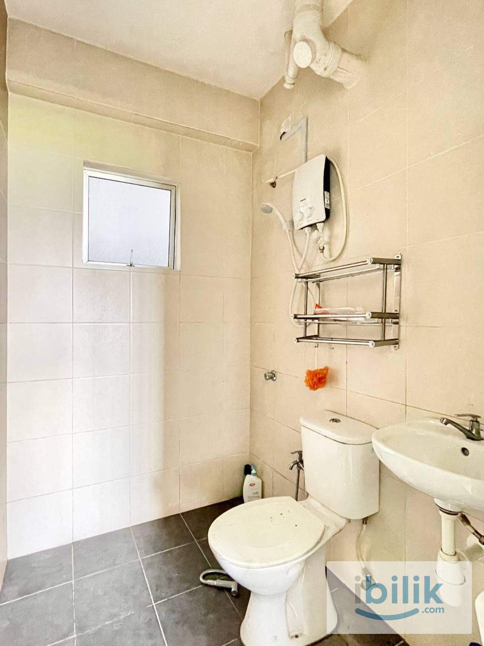 Batu Kawan Pangsapuri Suria 1 Master Room for Rent - Image 4