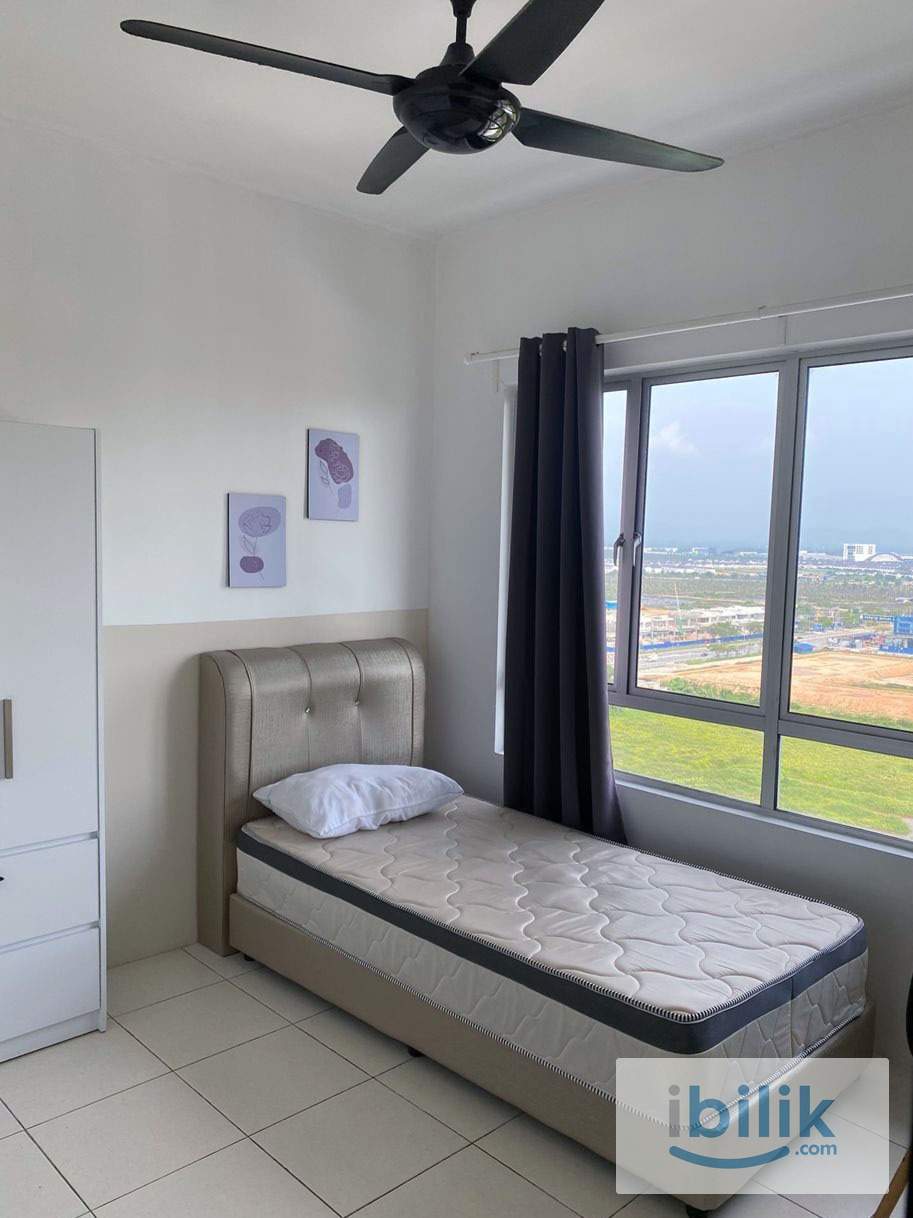 Pangsapuri Suria 1 Batu Kawan Middle Room for Rent - Image 1
