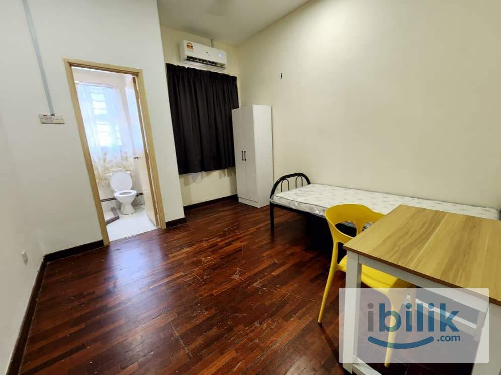 Middle Room at Damai Residences, Kota Kemuning - Image 4