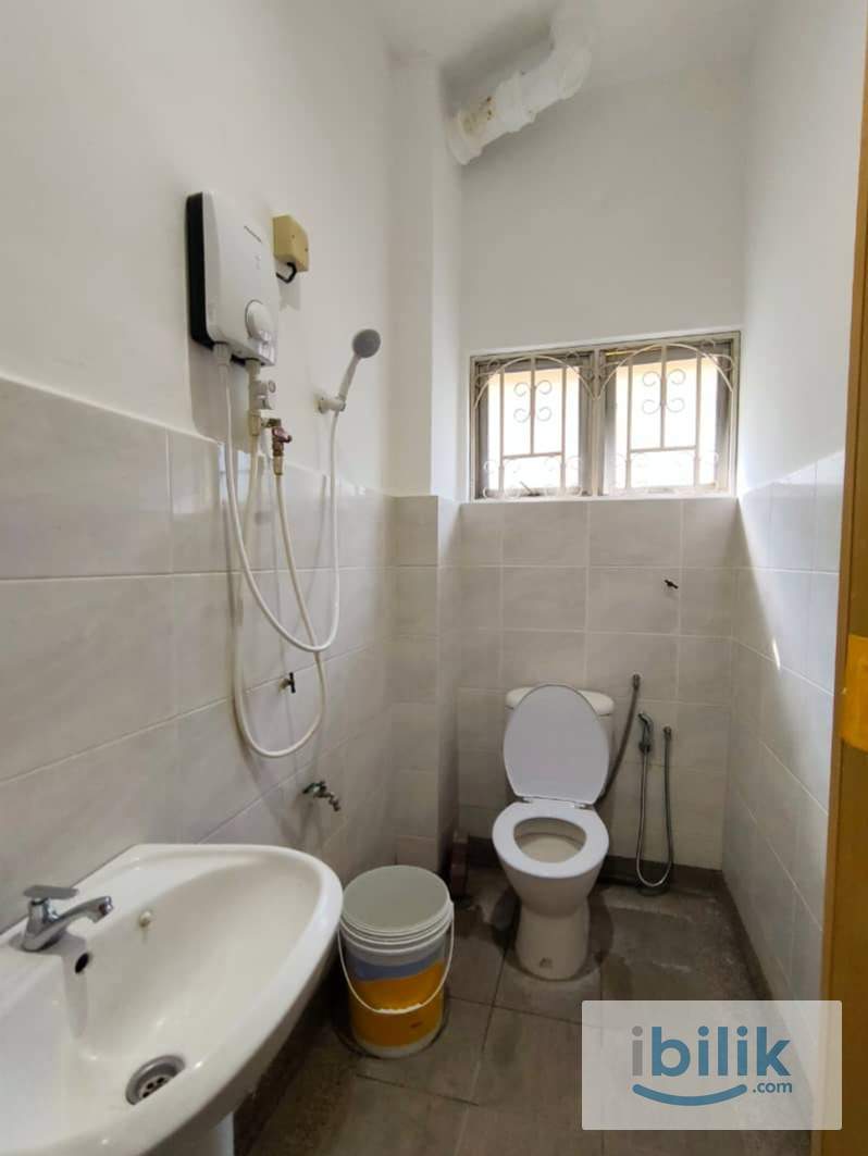 🏠 Room Available For Rent 🏠  😱1 Month Deposit Only 一个月抵押金 😱  😍 Facilities 😍 设施 😍  ❄️Air-Condition and Fan 冷气和电风扇  📱Hi-Sp - Image 3