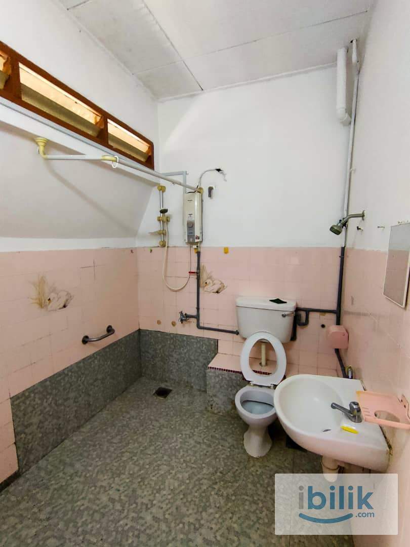 Female Unit Single Room WithWindow For Rent in SS2 - Image 3
