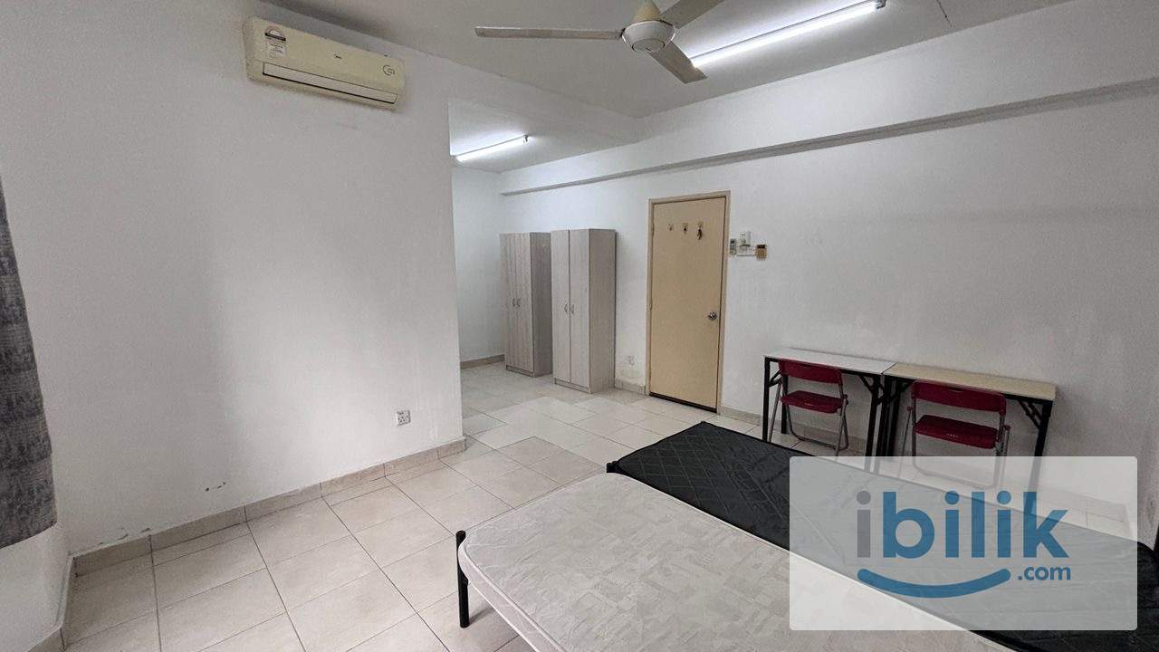 Master Room - Image 2