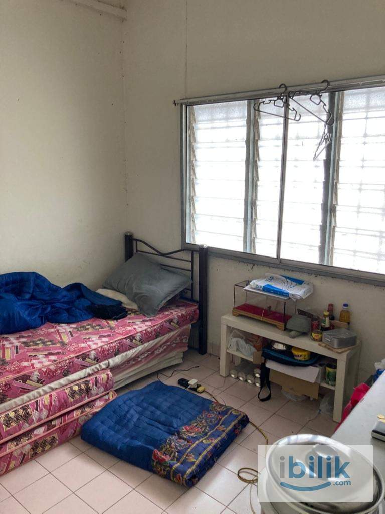 Private Room w/ Balcony - Image 1