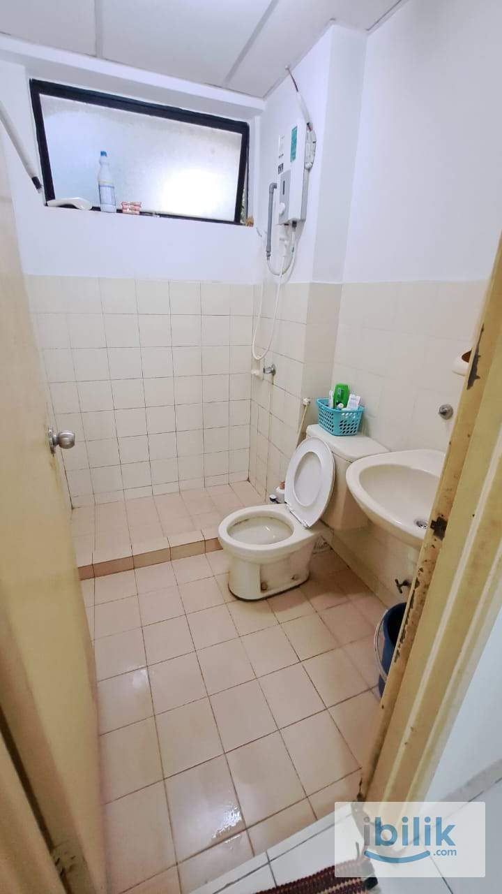 Cyberia Smarthomes, Cyberjaya - (Male) Master Room with Wifi ~Well Kept  - Image 4