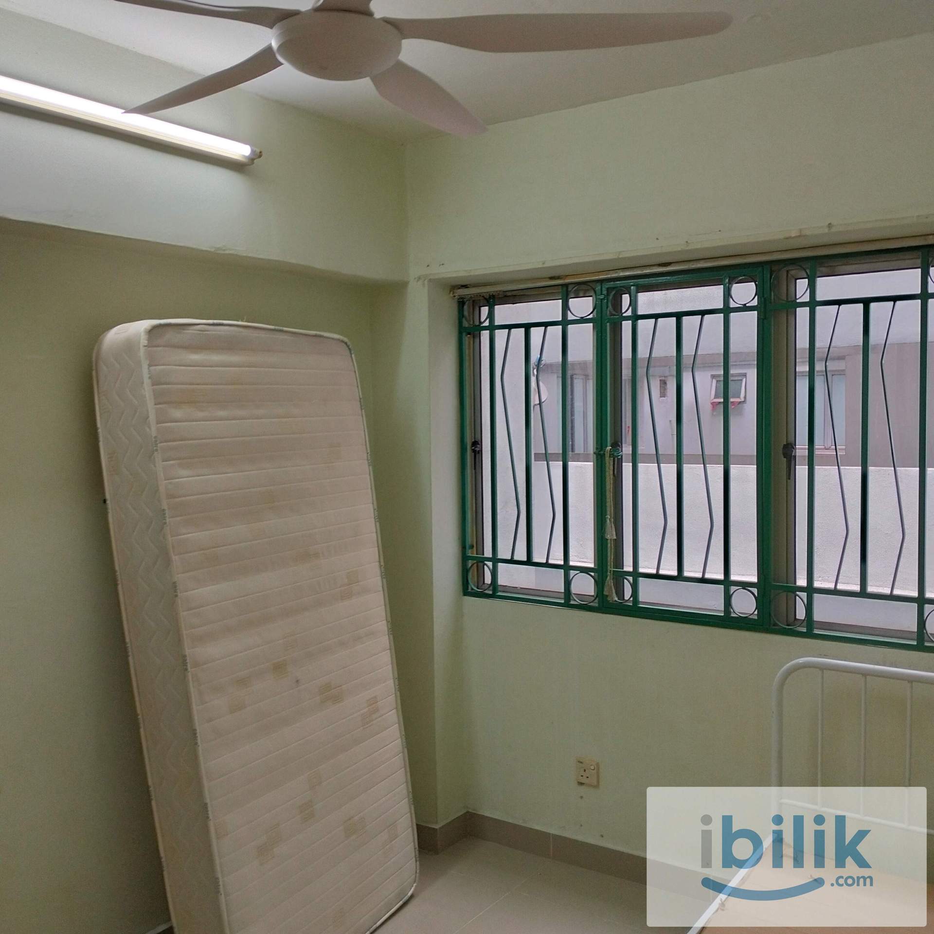 Medium room at Plaza 393 Block C  - Image 1