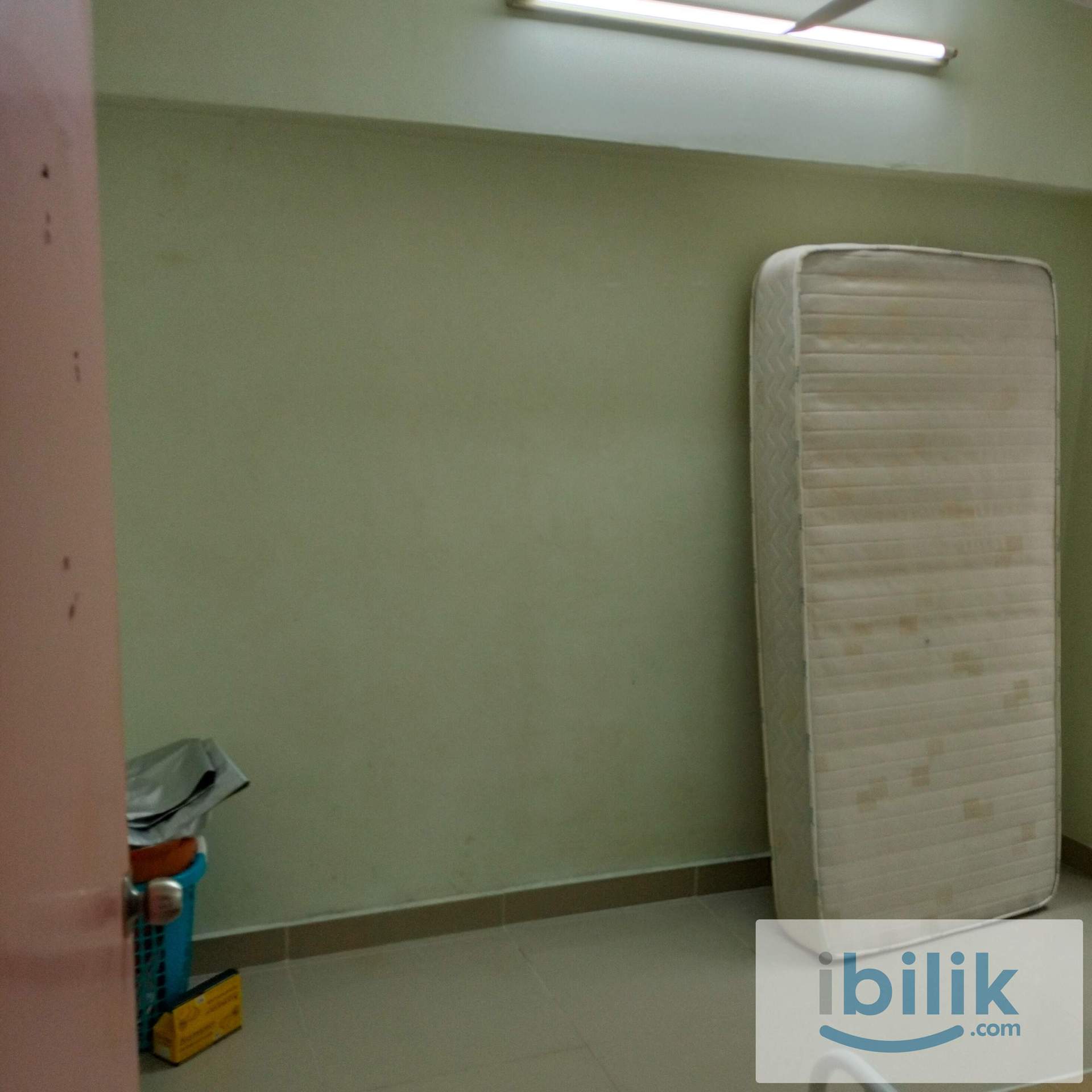 Medium room at Plaza 393 Block C  - Image 6