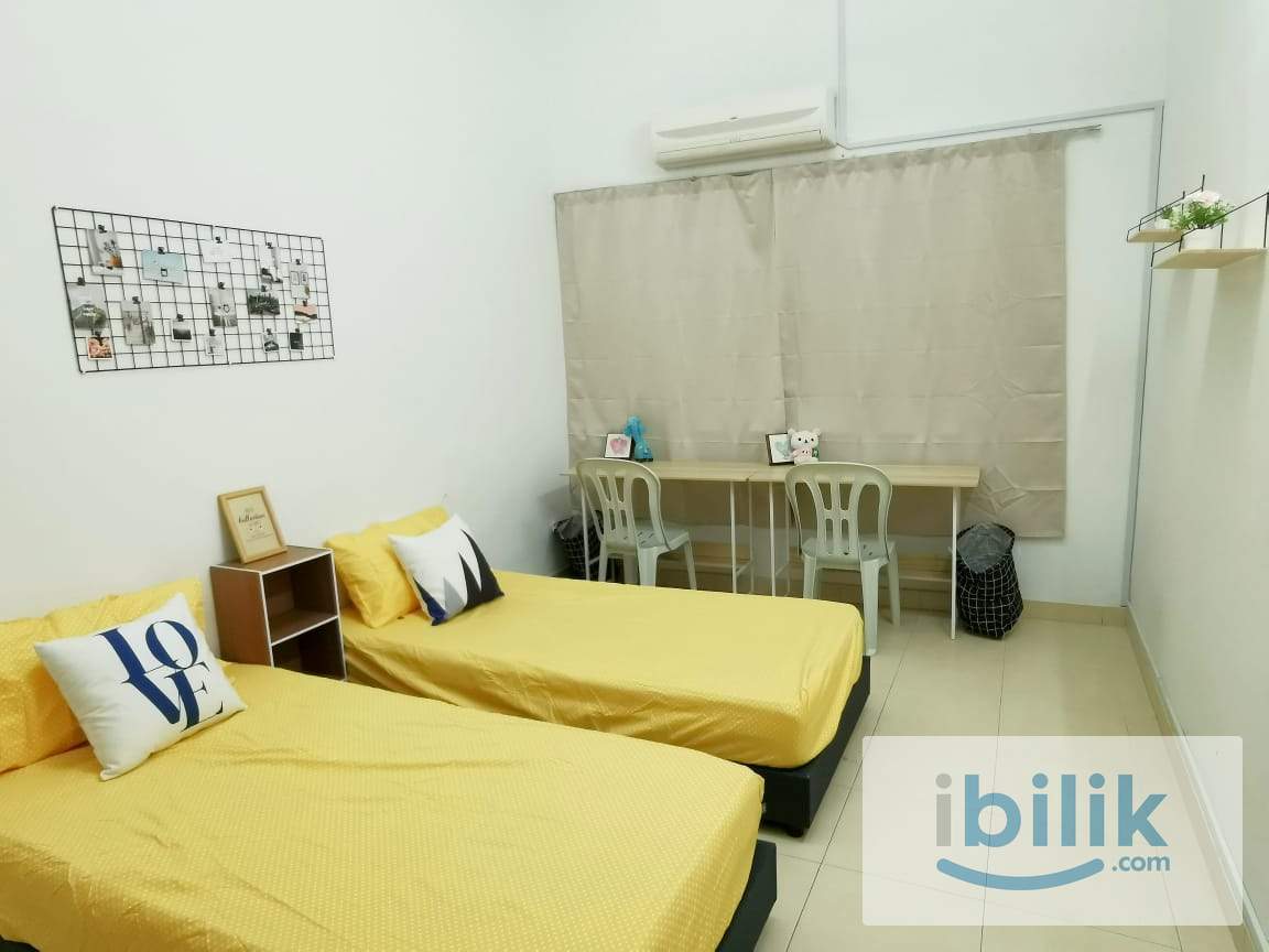 (FREE 1 MONTH) Taman Connaught Mix Gender Medium Room For UCSI Student Near IKON, MCD, Leisure Mall, MRT - Image 1
