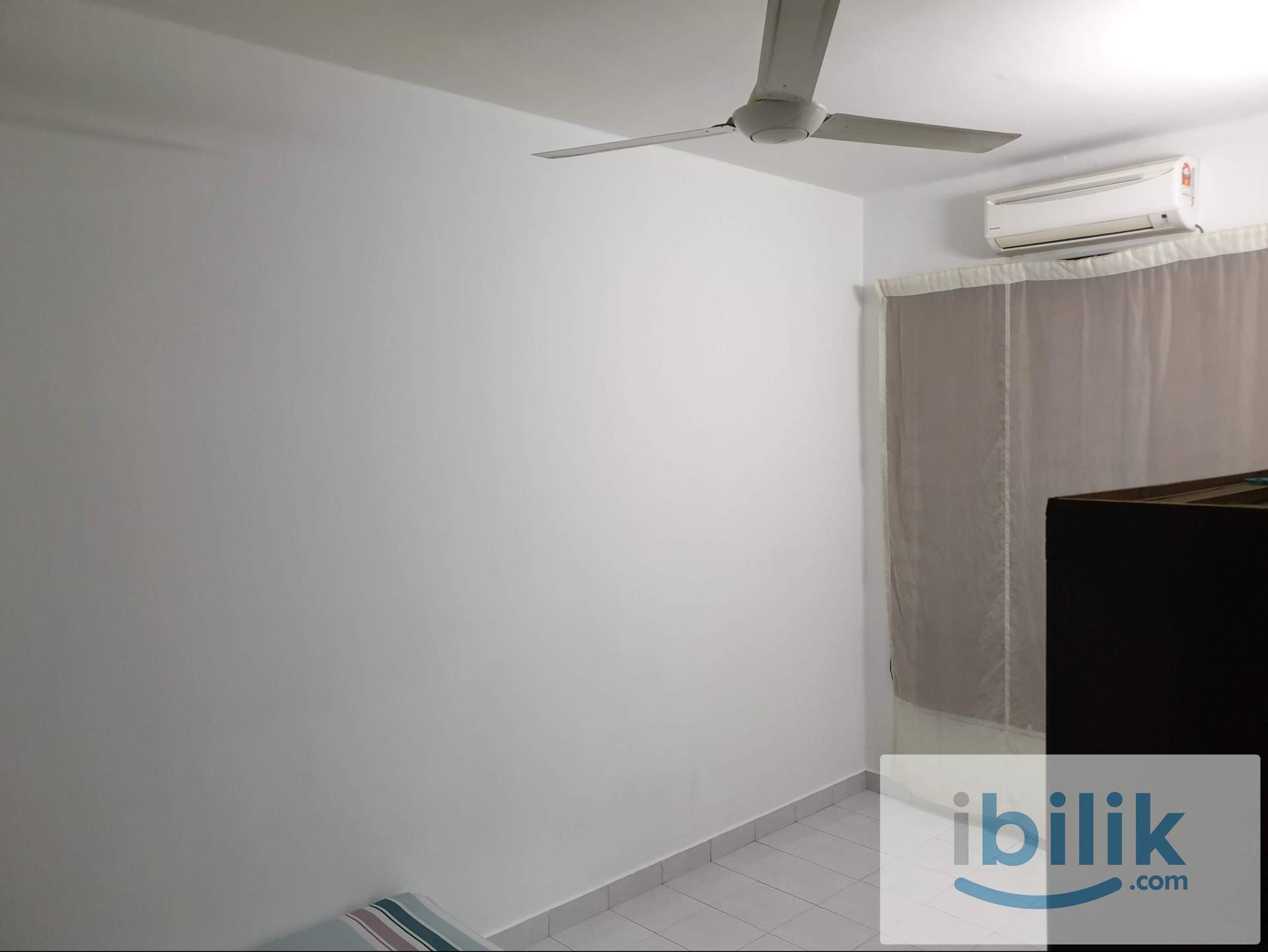 Master bedroom with attached toilet - Image 1