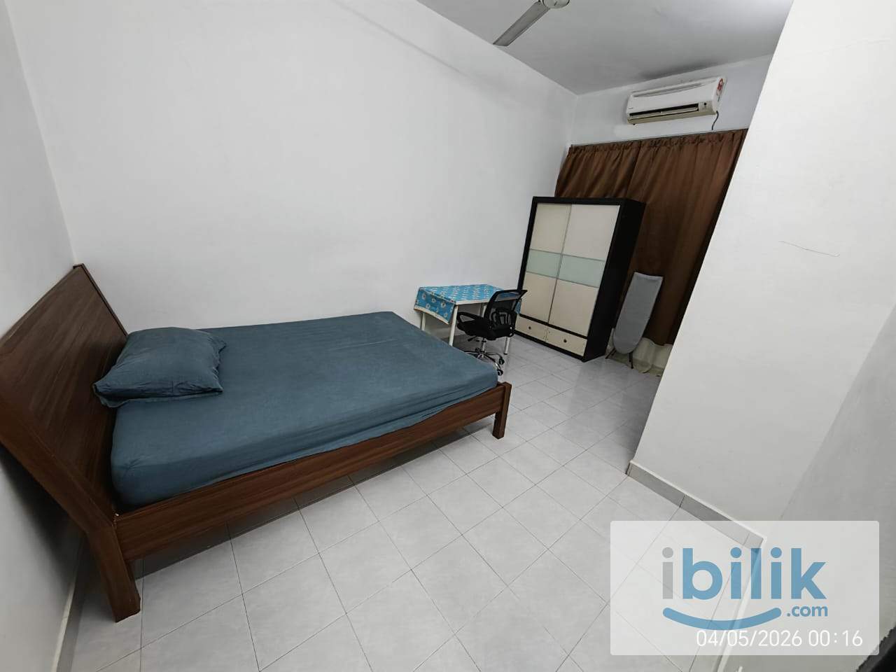 Master bedroom with attached toilet - Image 6