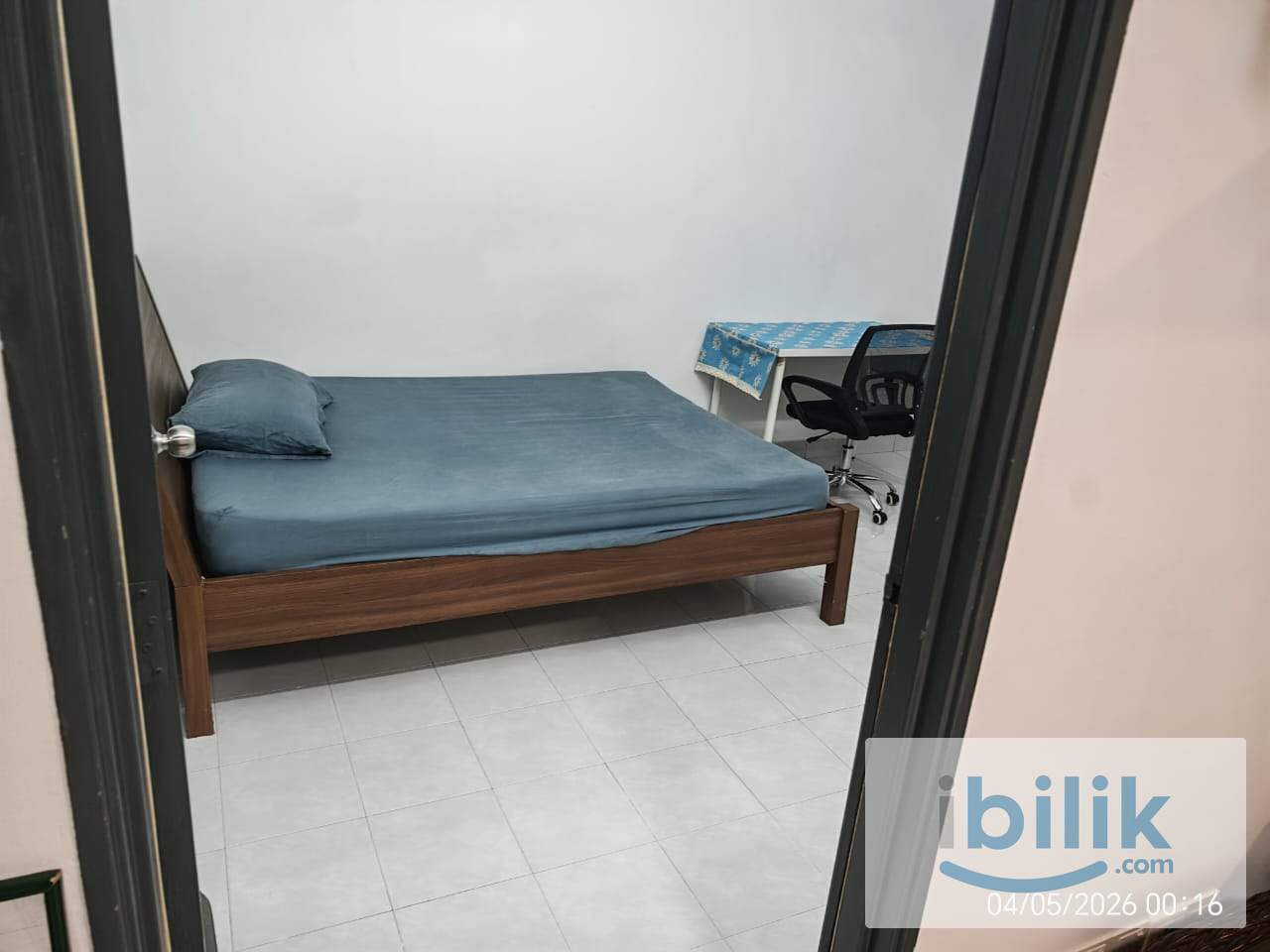 Master bedroom with attached toilet - Image 7