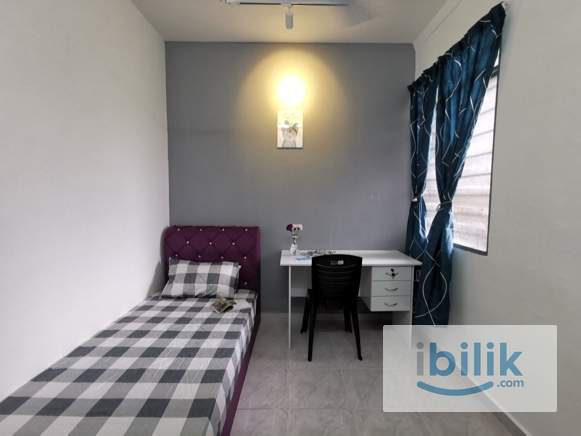 Middle Room at Mentari Court 1, Bandar Sunway - Image 3