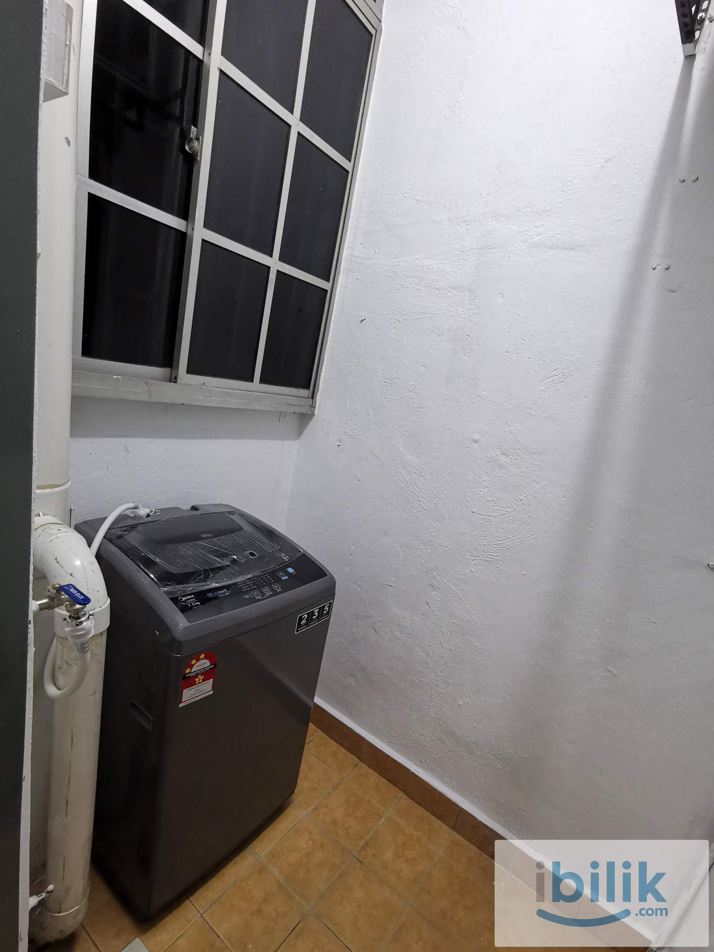 Middle Room at Mentari Court 1, Bandar Sunway - Image 4