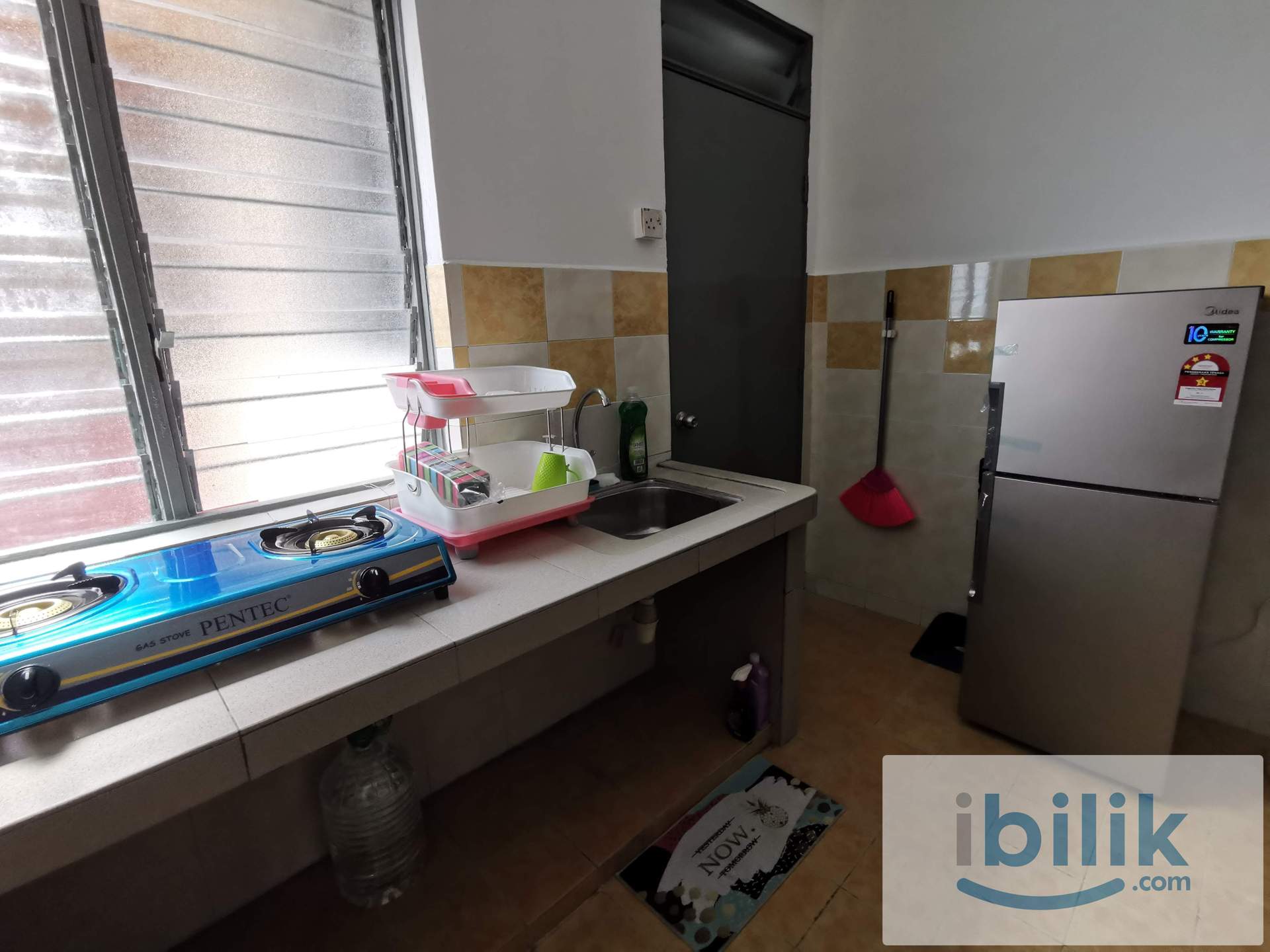 Middle Room at Mentari Court 1, Bandar Sunway - Image 6