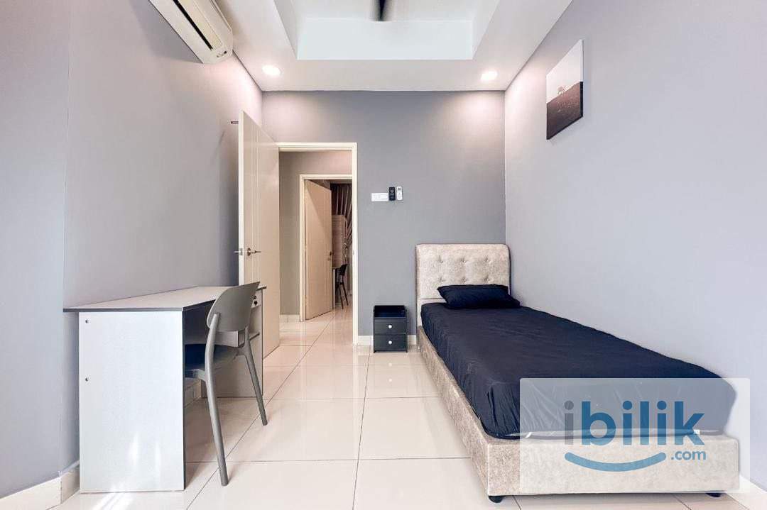 Middle Room For Rent (With Aircond/Light Cooking/Washing Machine) - Image 1