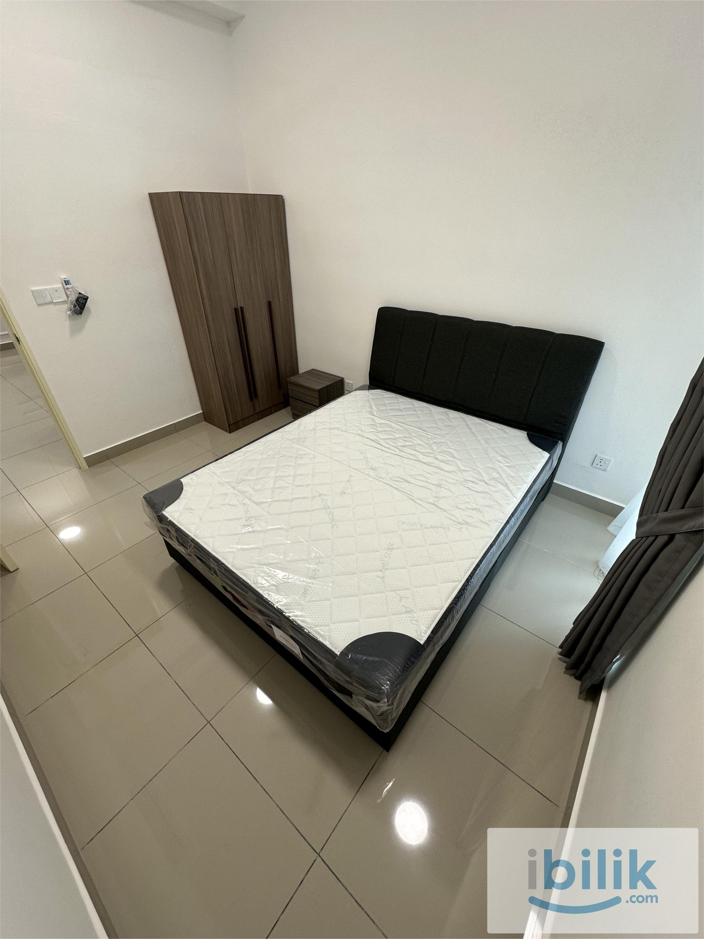 Middle Room - Image 2