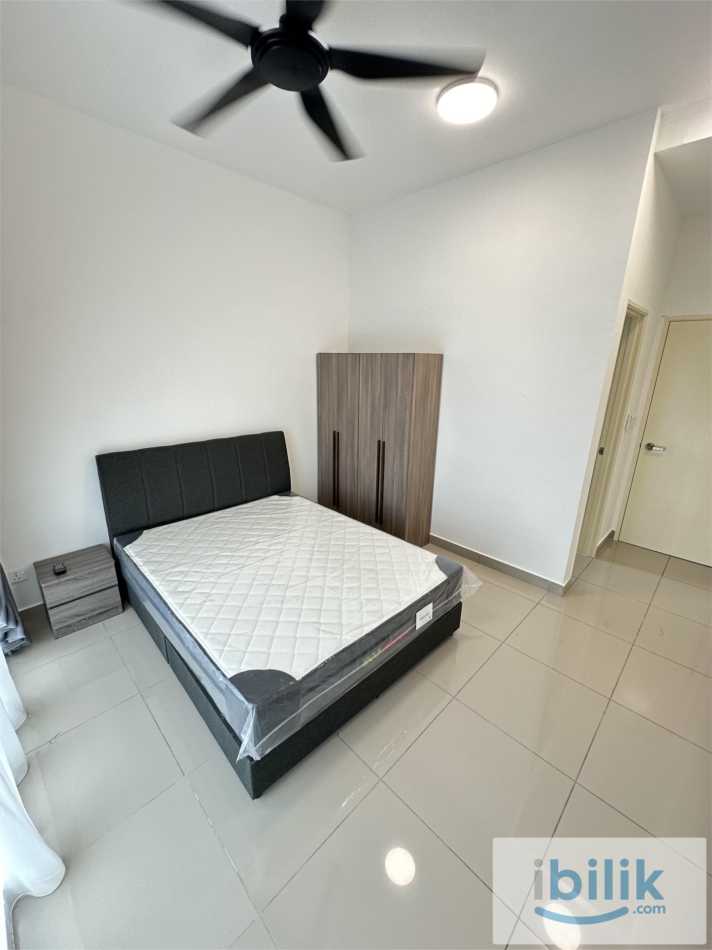 Master Room - Image 6