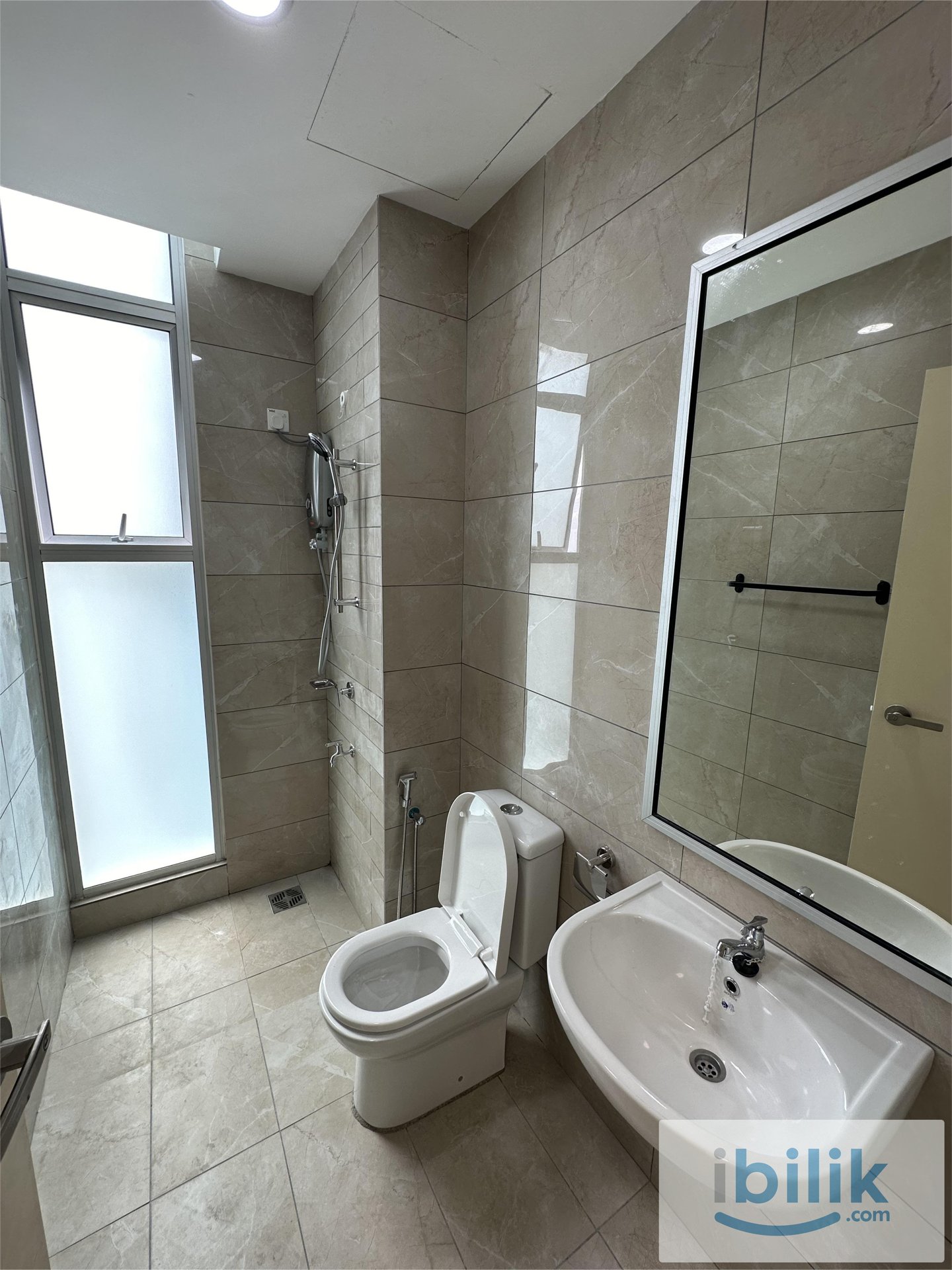 Master Room - Image 5
