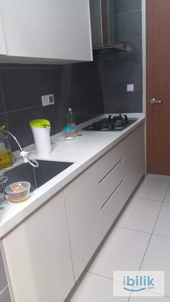 Middle Room with Private Bathroom (1‑Month Deposit Only) - Image 3