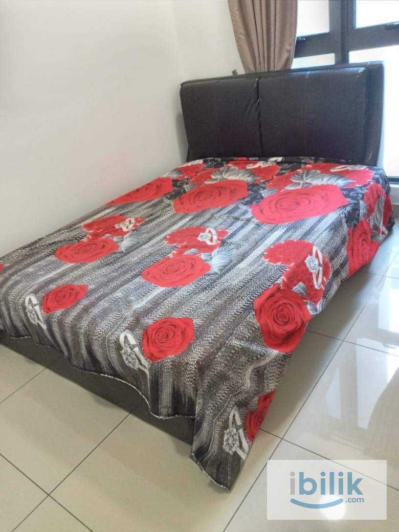 Middle Room with Private Bathroom (1‑Month Deposit Only) - Image 2