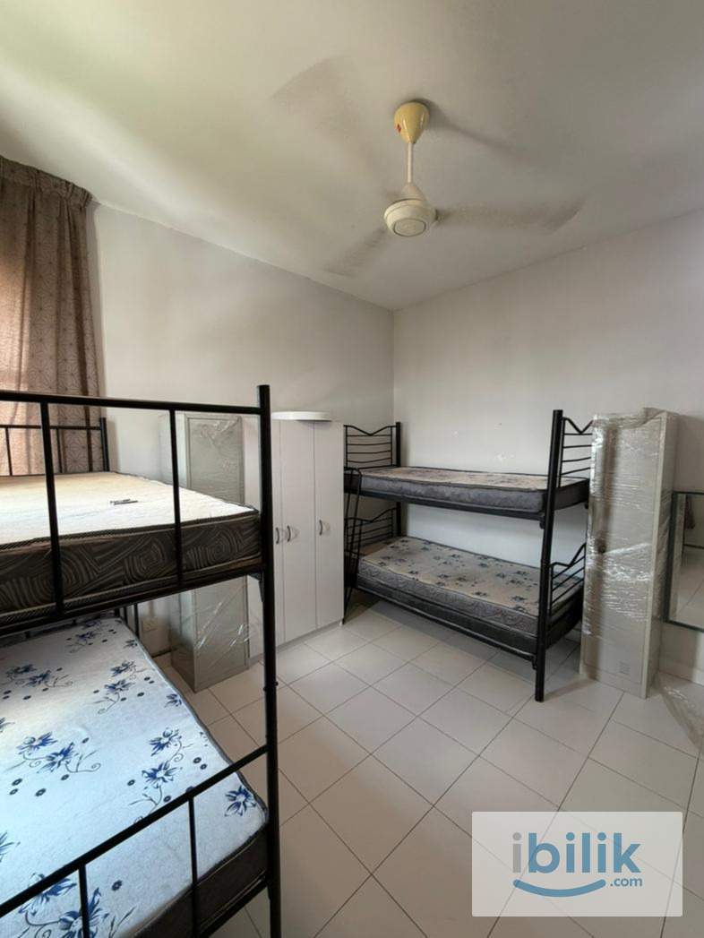 MASTER BEDROOM - Image 1