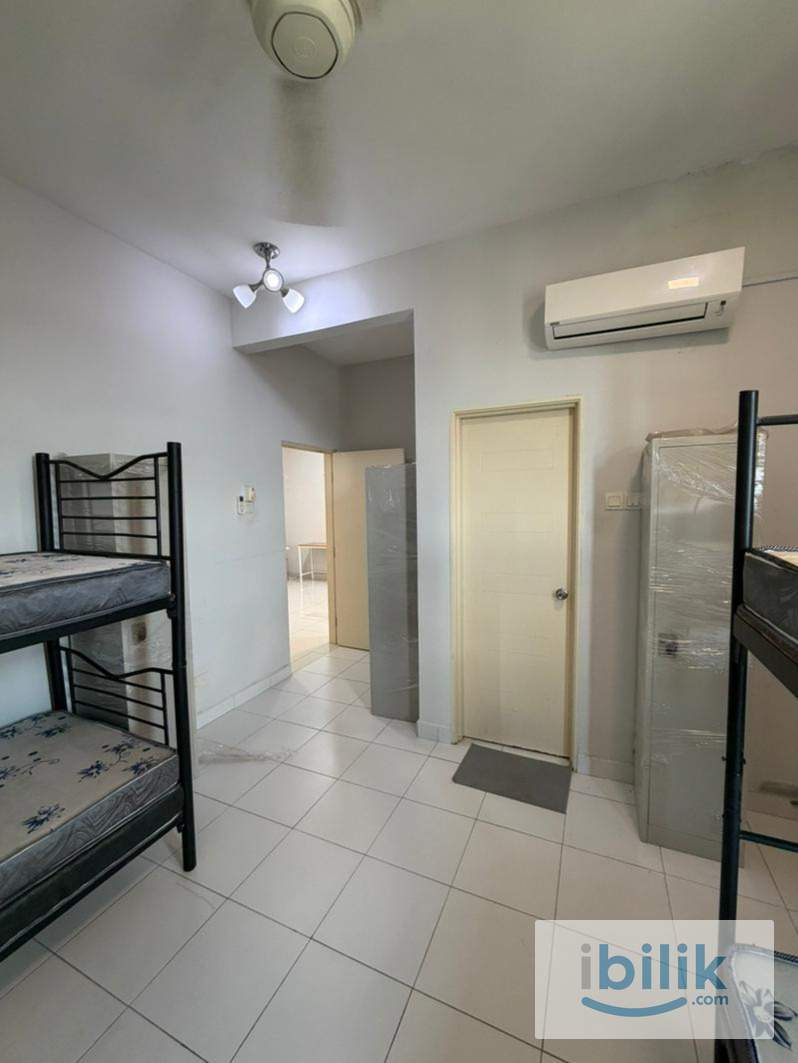 MASTER BEDROOM - Image 4