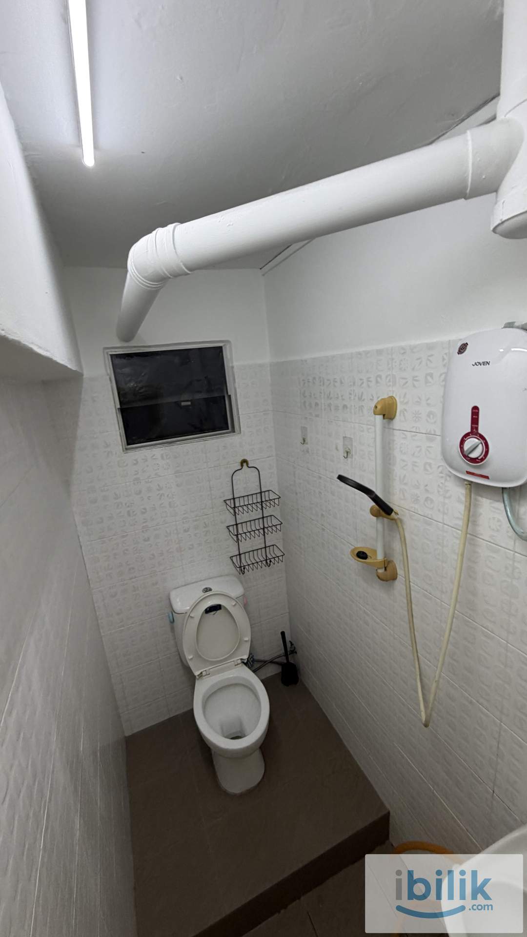 Middle Room in PLaza 393 - Image 2