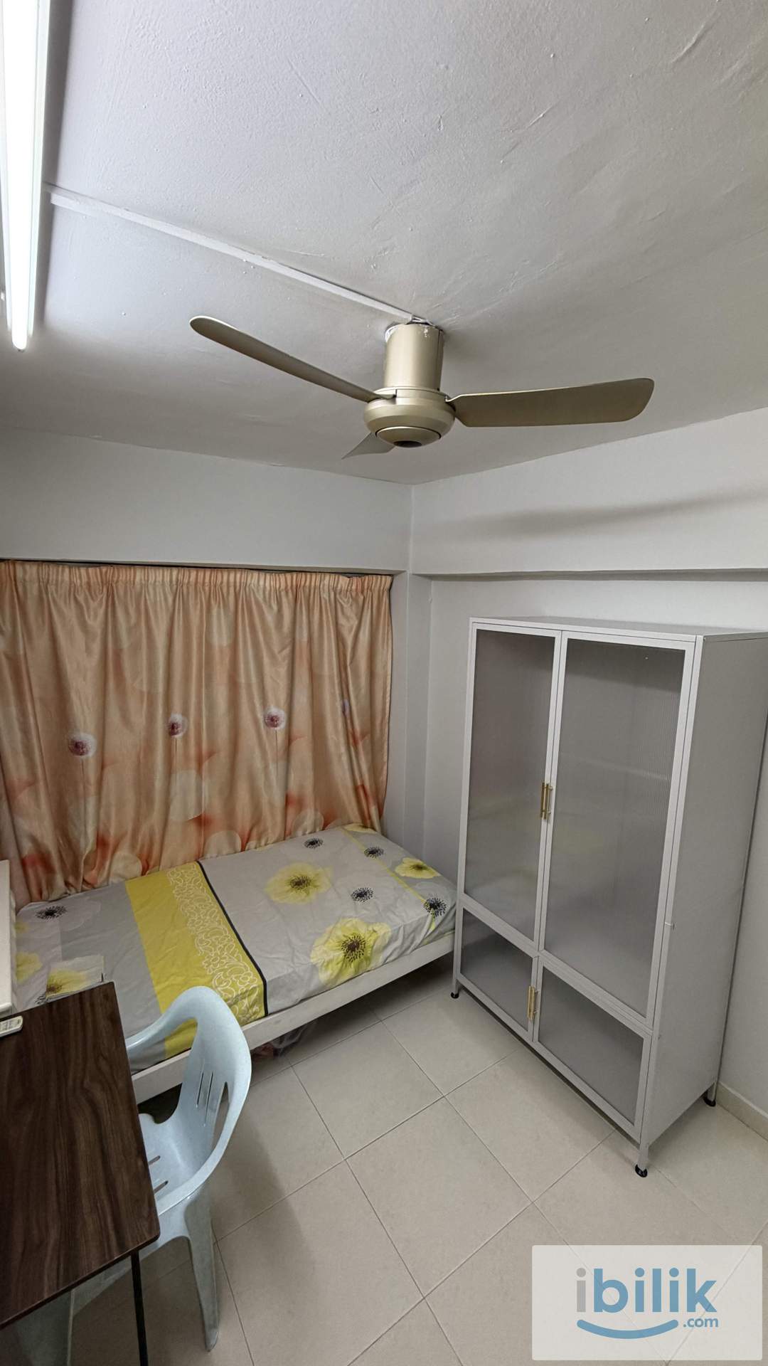 Middle Room in PLaza 393 - Image 1