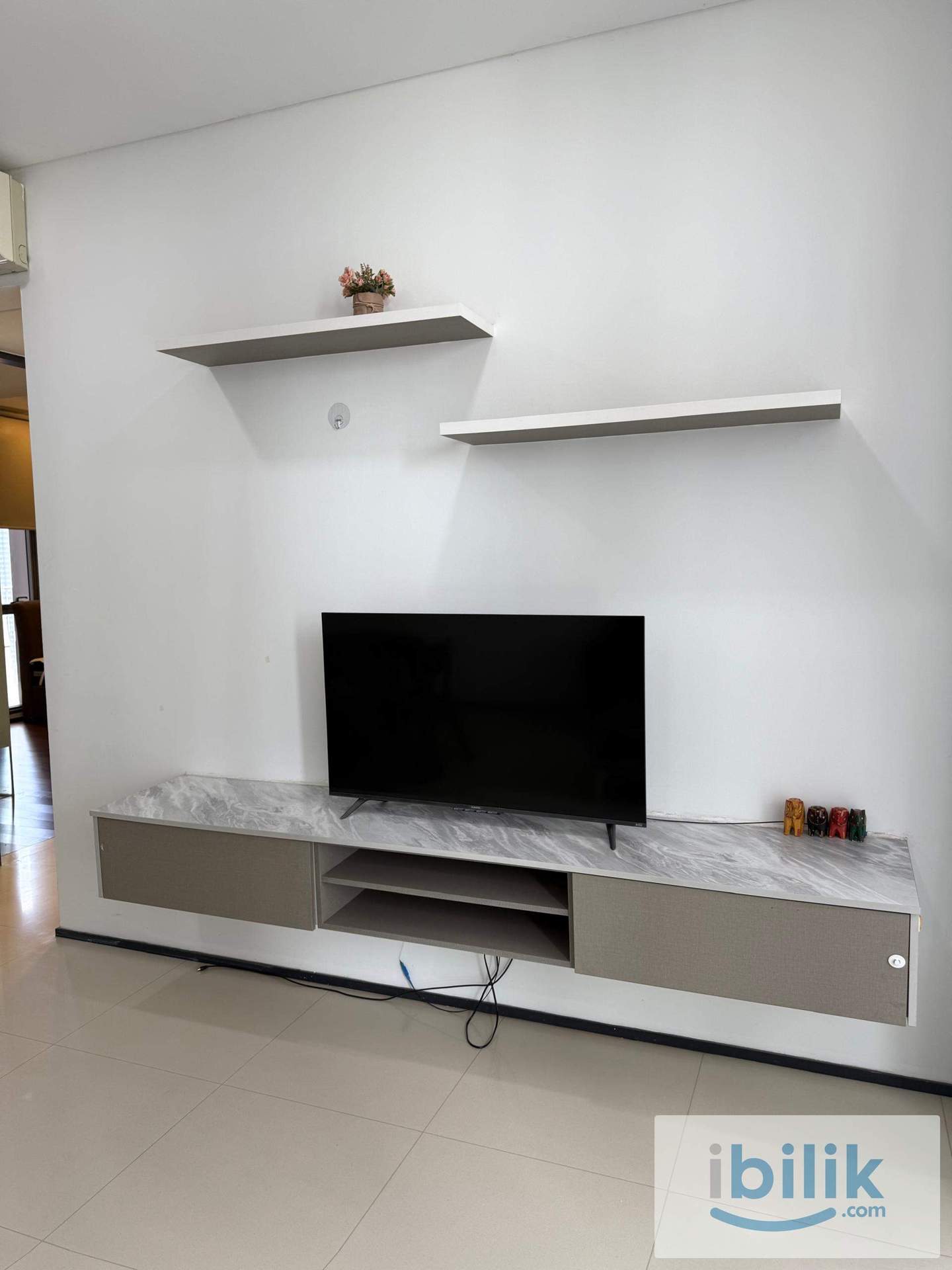 Middle Room  - Image 5